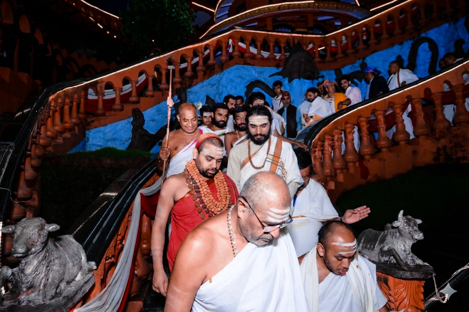 स्वामीजीसँगको फोटो/गुरुकुल परिसर